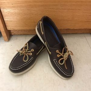 BRAND NEW leather sperrys!